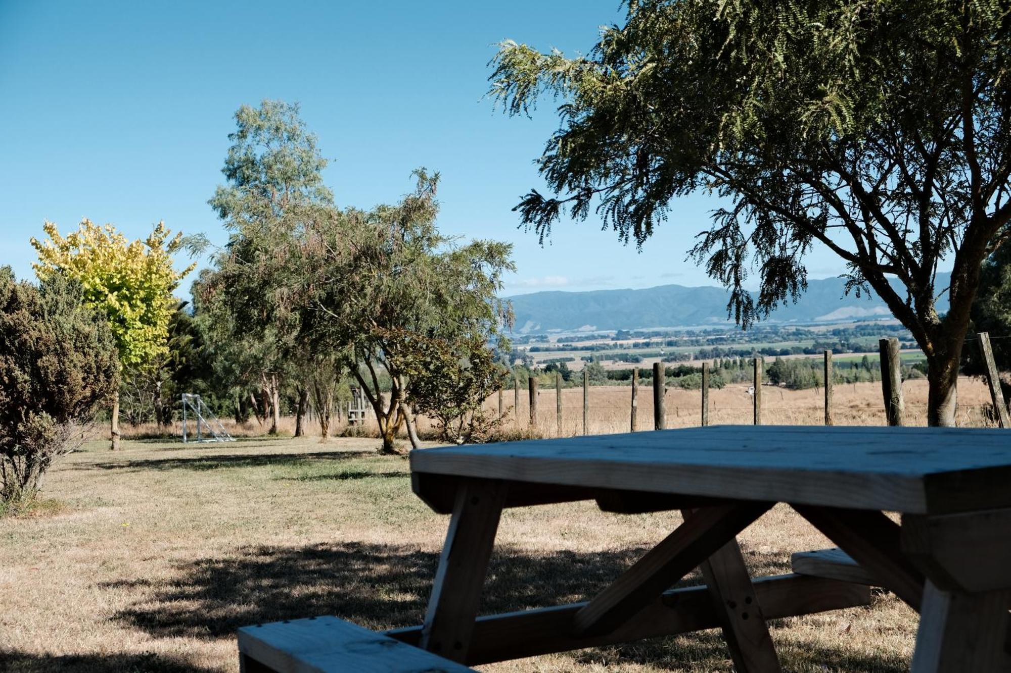 A Cabin With A Big View, Comfort And Tranquility, Close To Vines Martinborough Luaran gambar